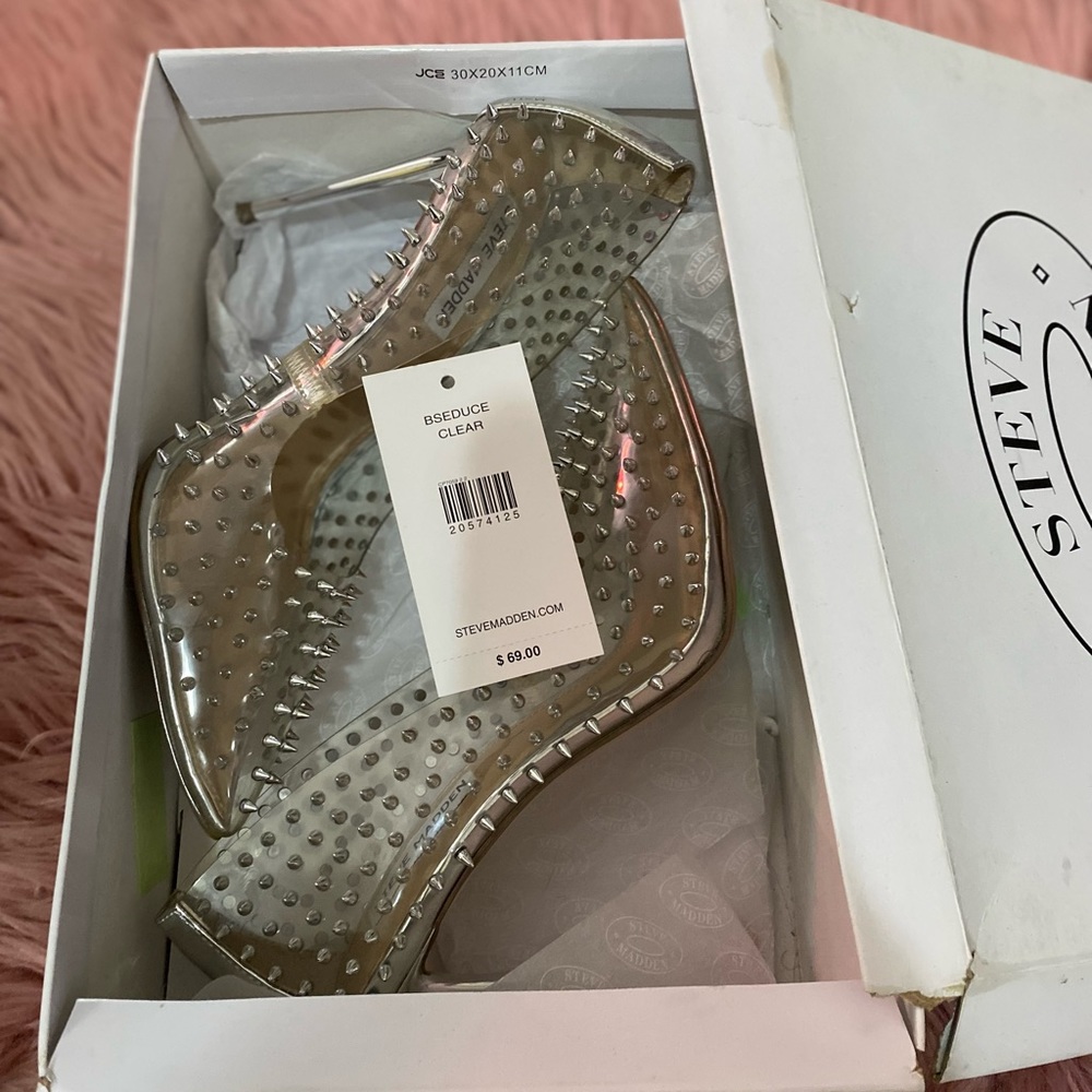 Shoes - Picture 4 of 6